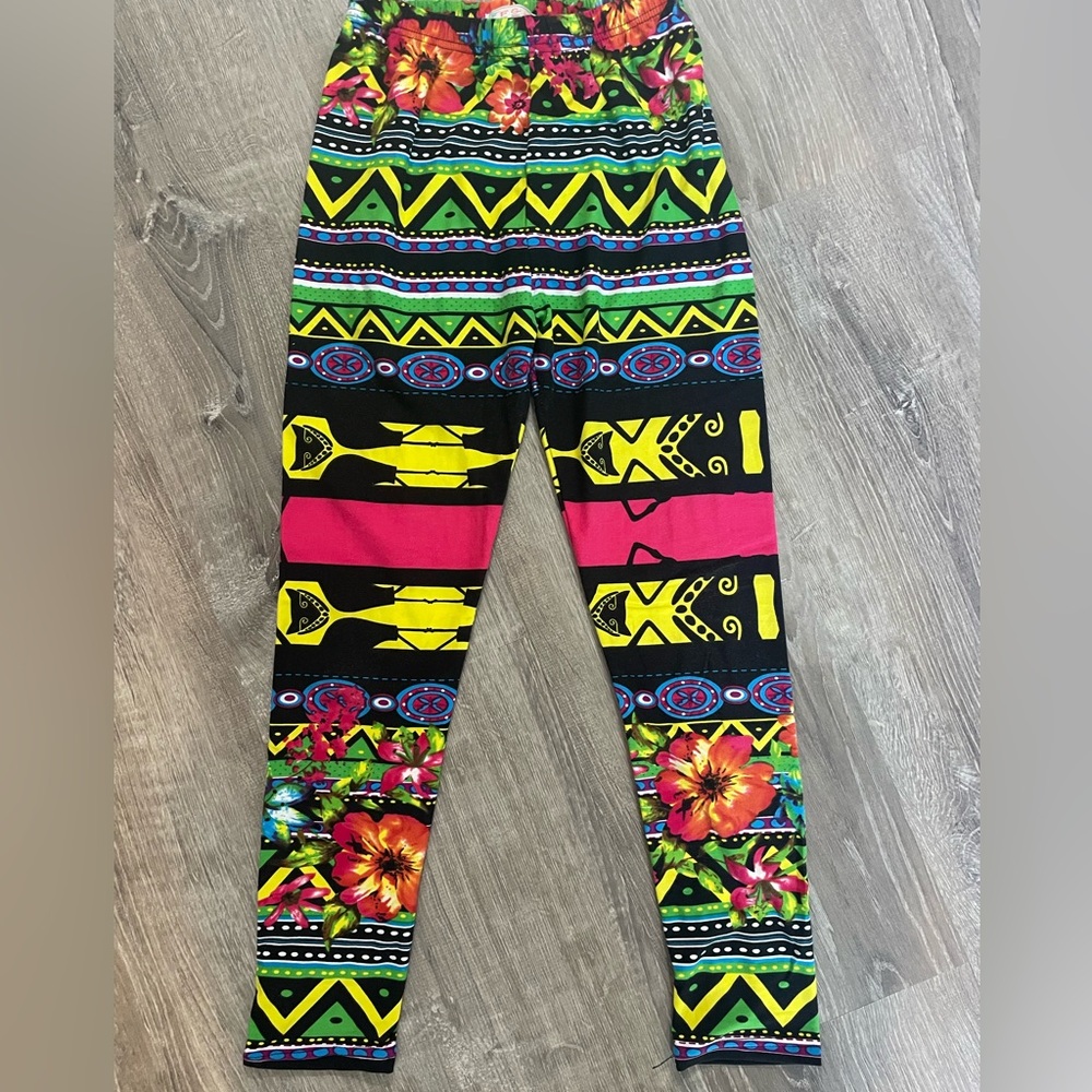 Soft polyester/cotton/spandex leggings; bright design